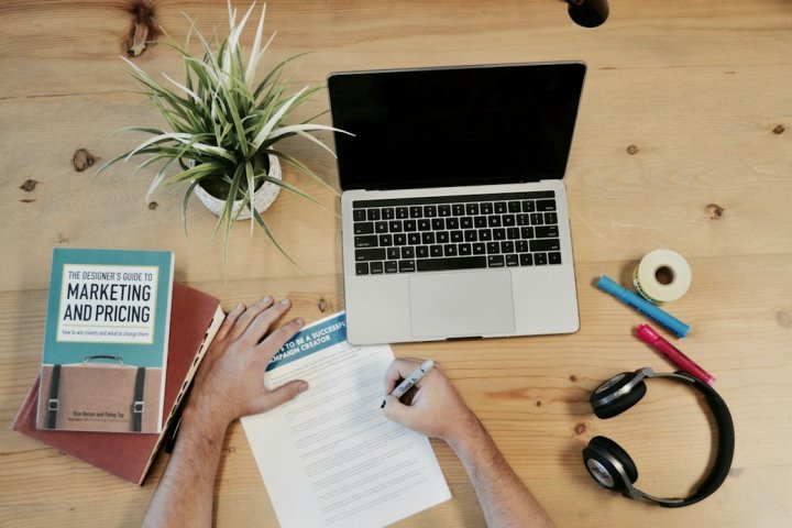 مراحل و فرایند استاندارد در انجام تحلیل آماری لیزرل